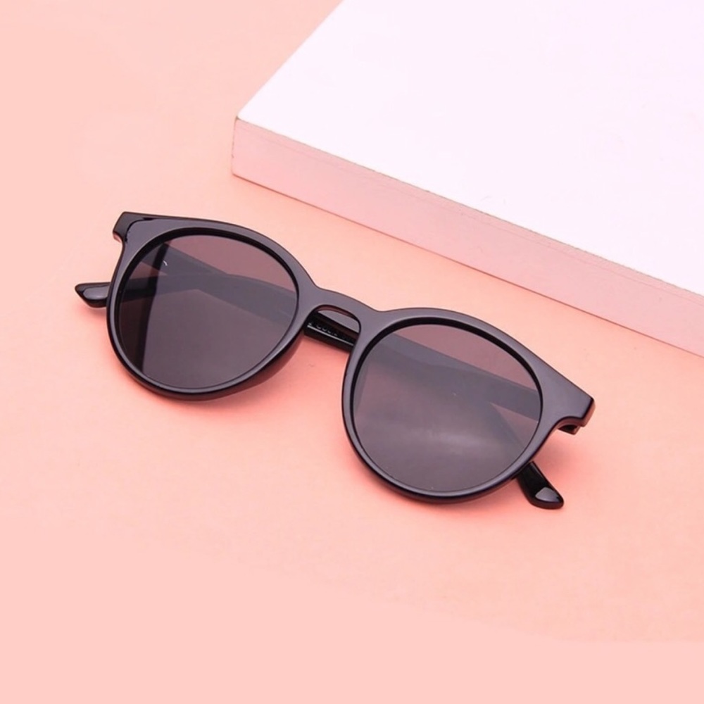 Trendy Black Sunglasses